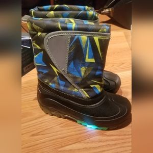 Light up boy's snow boots size 13/1